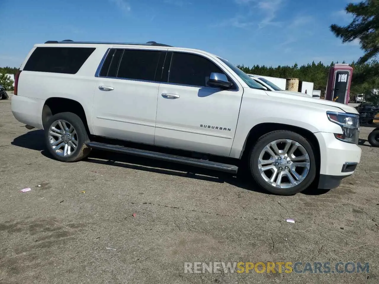 4 Photograph of a damaged car 1GNSKJKJ1LR131086 CHEVROLET SUBURBAN 2020