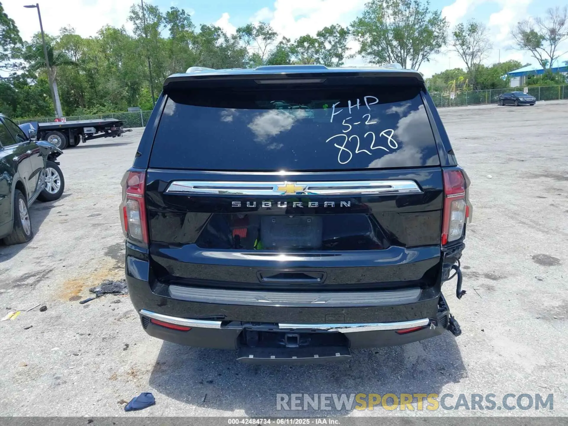 16 Photograph of a damaged car 1GNSCBKD2MR408228 CHEVROLET SUBURBAN 2021