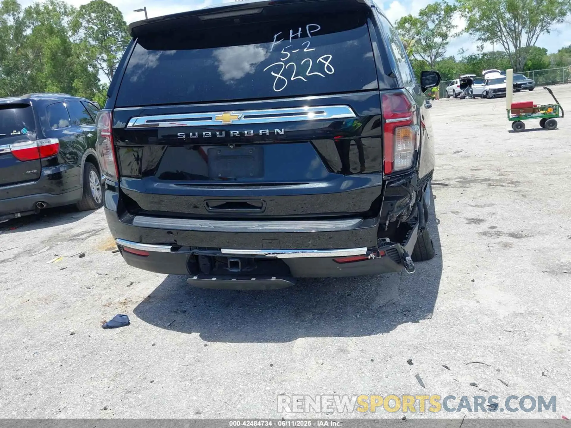 18 Photograph of a damaged car 1GNSCBKD2MR408228 CHEVROLET SUBURBAN 2021