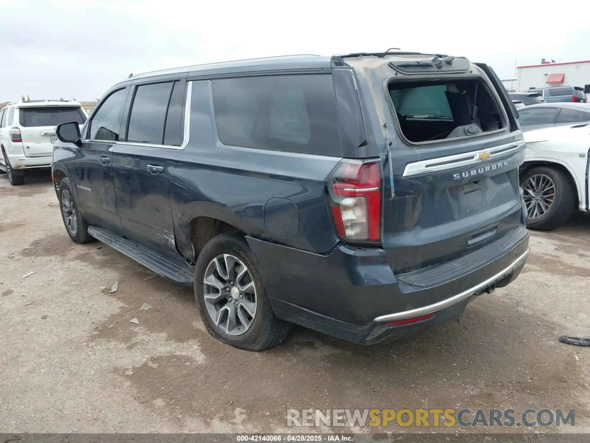 3 Photograph of a damaged car 1GNSCBKD3MR337539 CHEVROLET SUBURBAN 2021