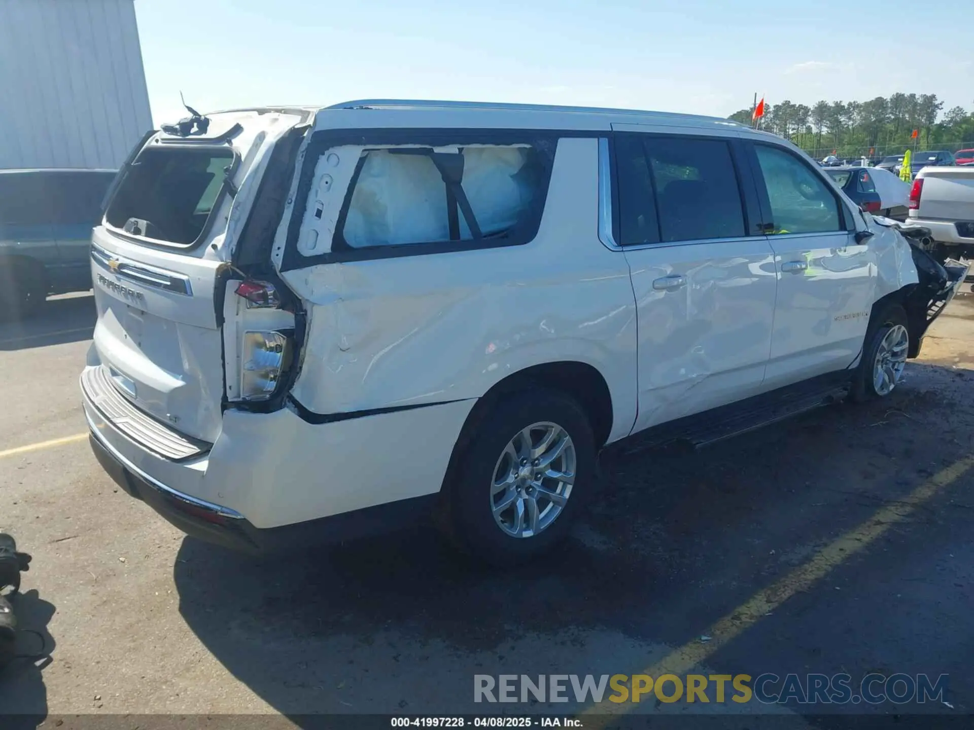 4 Photograph of a damaged car 1GNSCCKD0MR174984 CHEVROLET SUBURBAN 2021