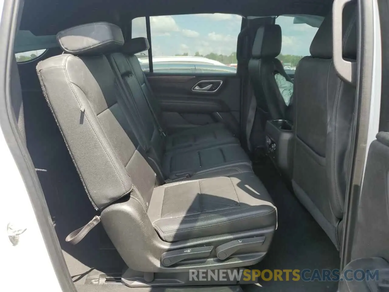 11 Photograph of a damaged car 1GNSCCKD2MR201909 CHEVROLET SUBURBAN 2021