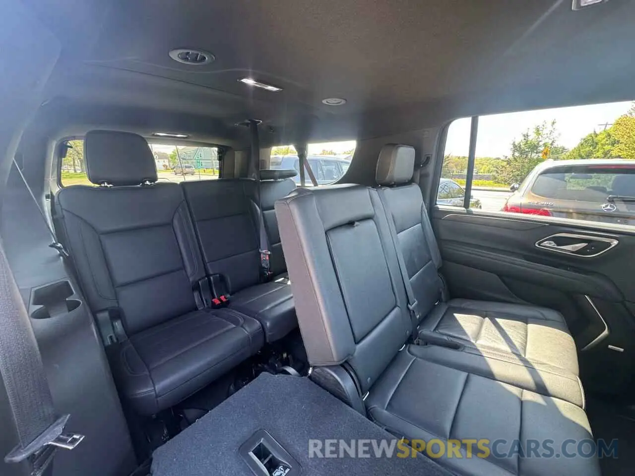 7 Photograph of a damaged car 1GNSCCKD2MR303016 CHEVROLET SUBURBAN 2021