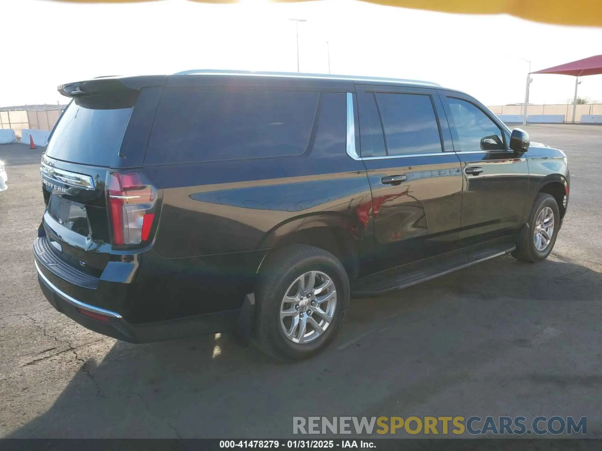 4 Photograph of a damaged car 1GNSCCKD2MR328577 CHEVROLET SUBURBAN 2021