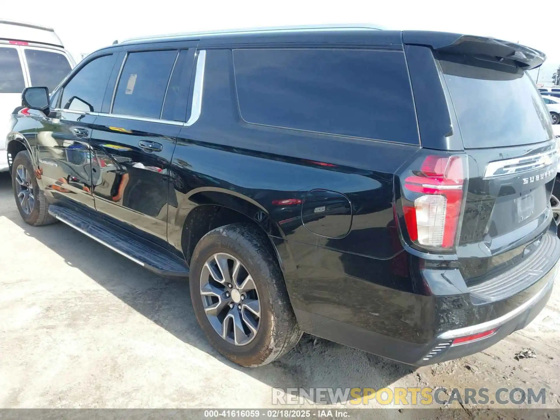 3 Photograph of a damaged car 1GNSCCKD8MR146950 CHEVROLET SUBURBAN 2021