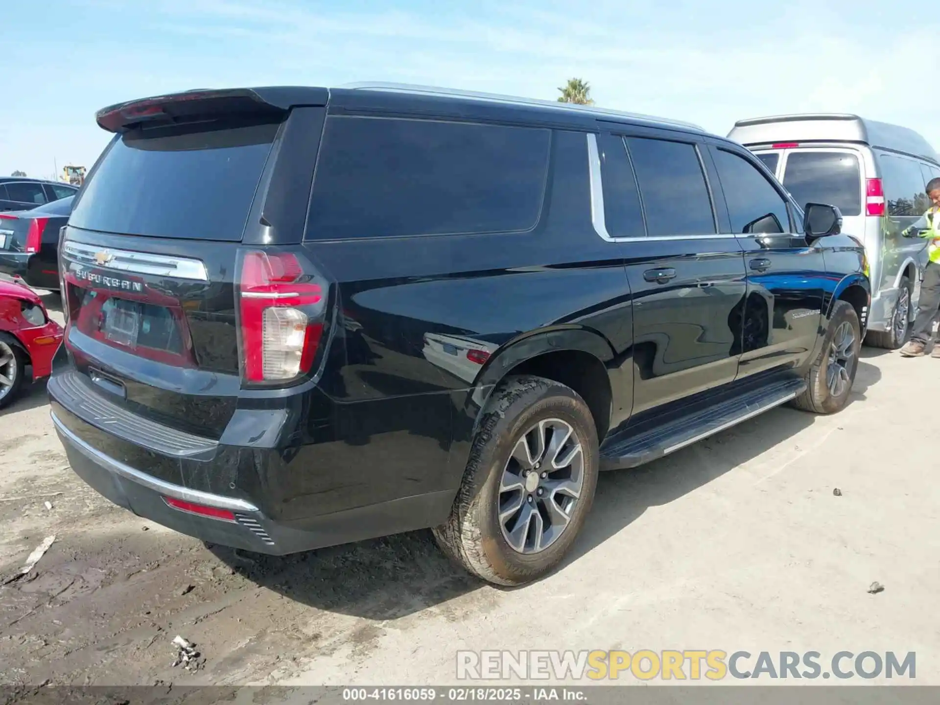 4 Photograph of a damaged car 1GNSCCKD8MR146950 CHEVROLET SUBURBAN 2021