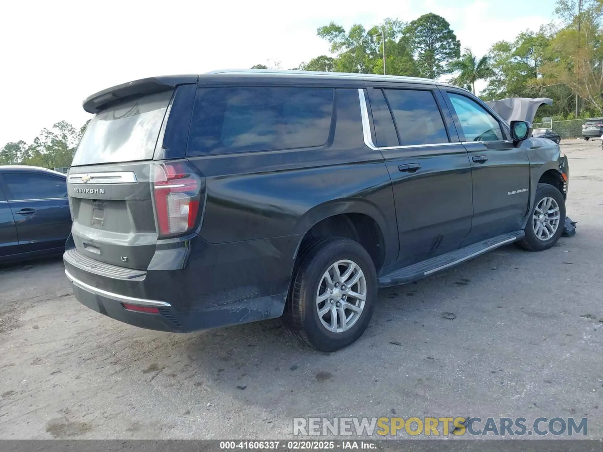4 Photograph of a damaged car 1GNSCCKD8MR269020 CHEVROLET SUBURBAN 2021