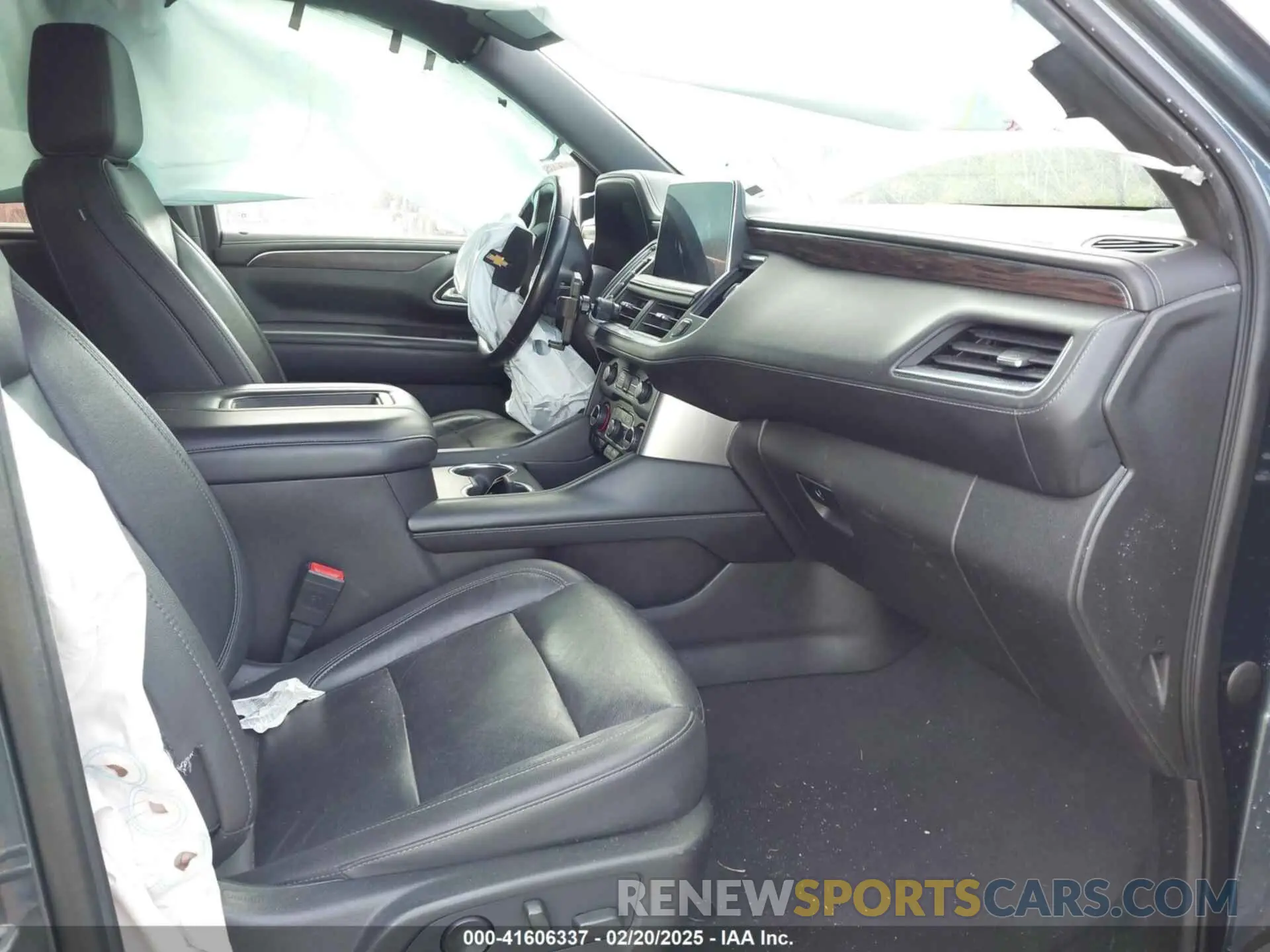 5 Photograph of a damaged car 1GNSCCKD8MR269020 CHEVROLET SUBURBAN 2021