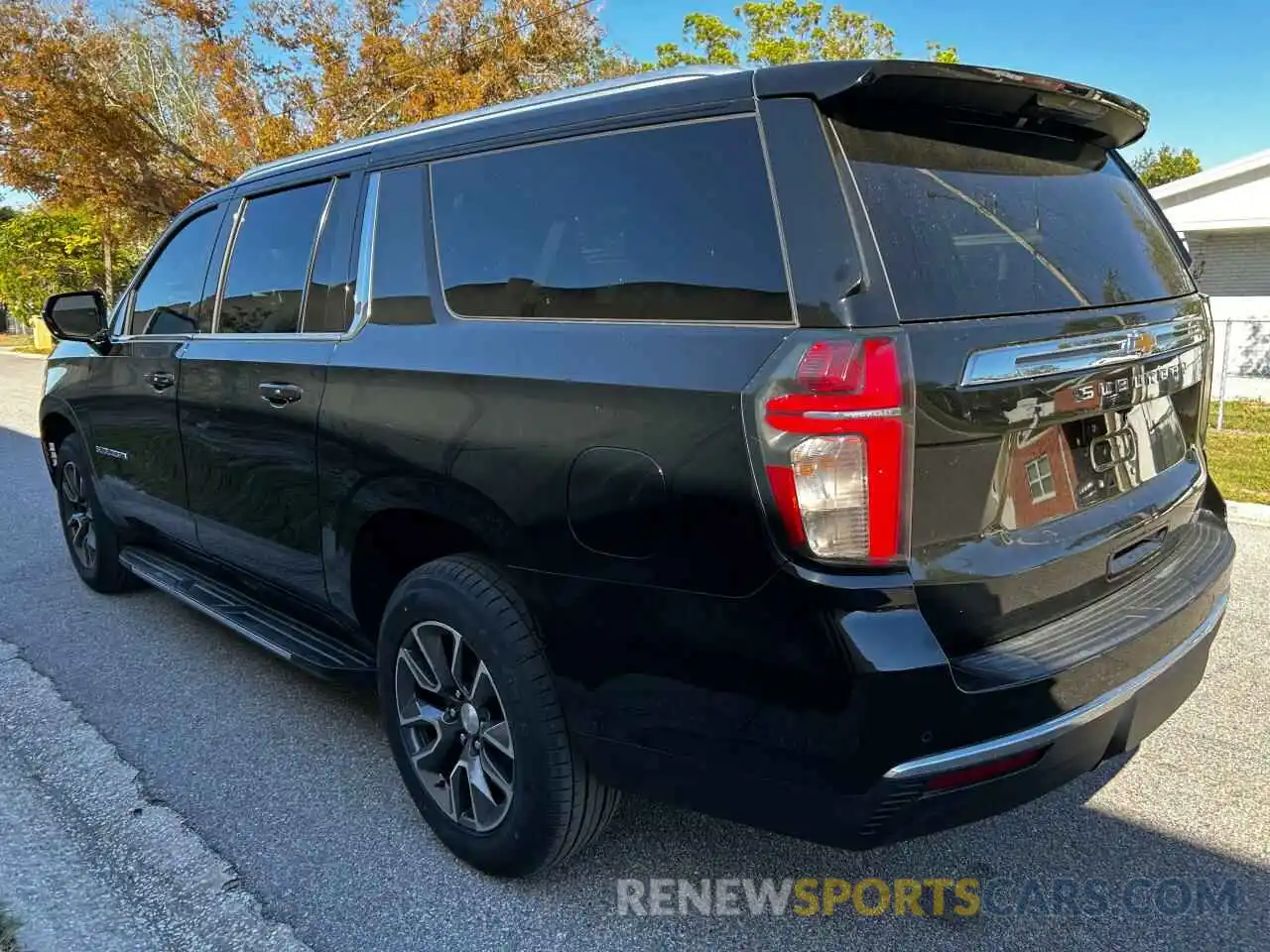 3 Photograph of a damaged car 1GNSCCKD8MR416498 CHEVROLET SUBURBAN 2021