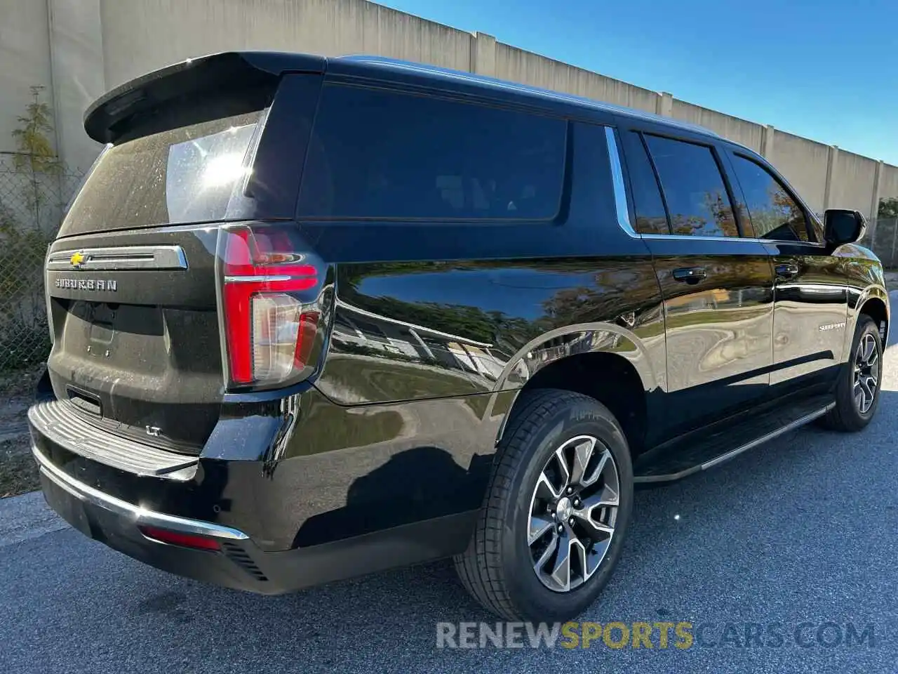 4 Photograph of a damaged car 1GNSCCKD8MR416498 CHEVROLET SUBURBAN 2021