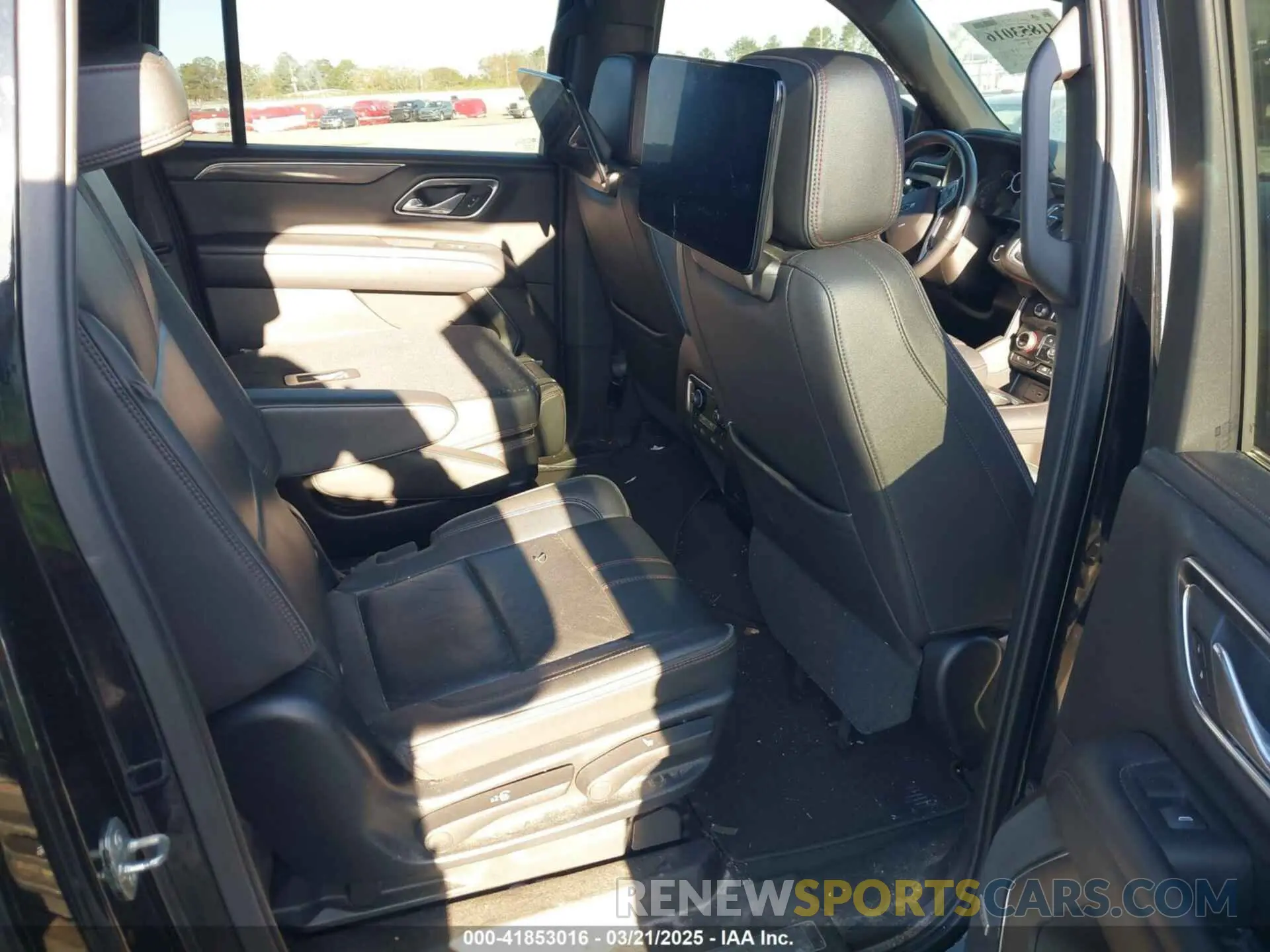 8 Photograph of a damaged car 1GNSCEKD2MR340613 CHEVROLET SUBURBAN 2021
