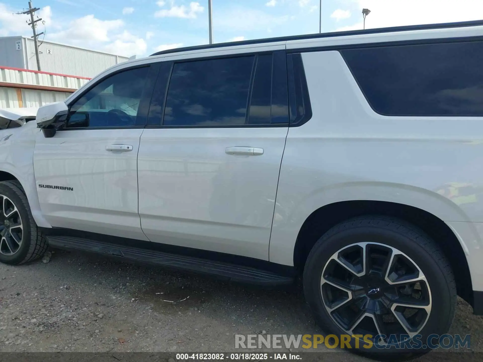 14 Photograph of a damaged car 1GNSCEKD7MR348710 CHEVROLET SUBURBAN 2021