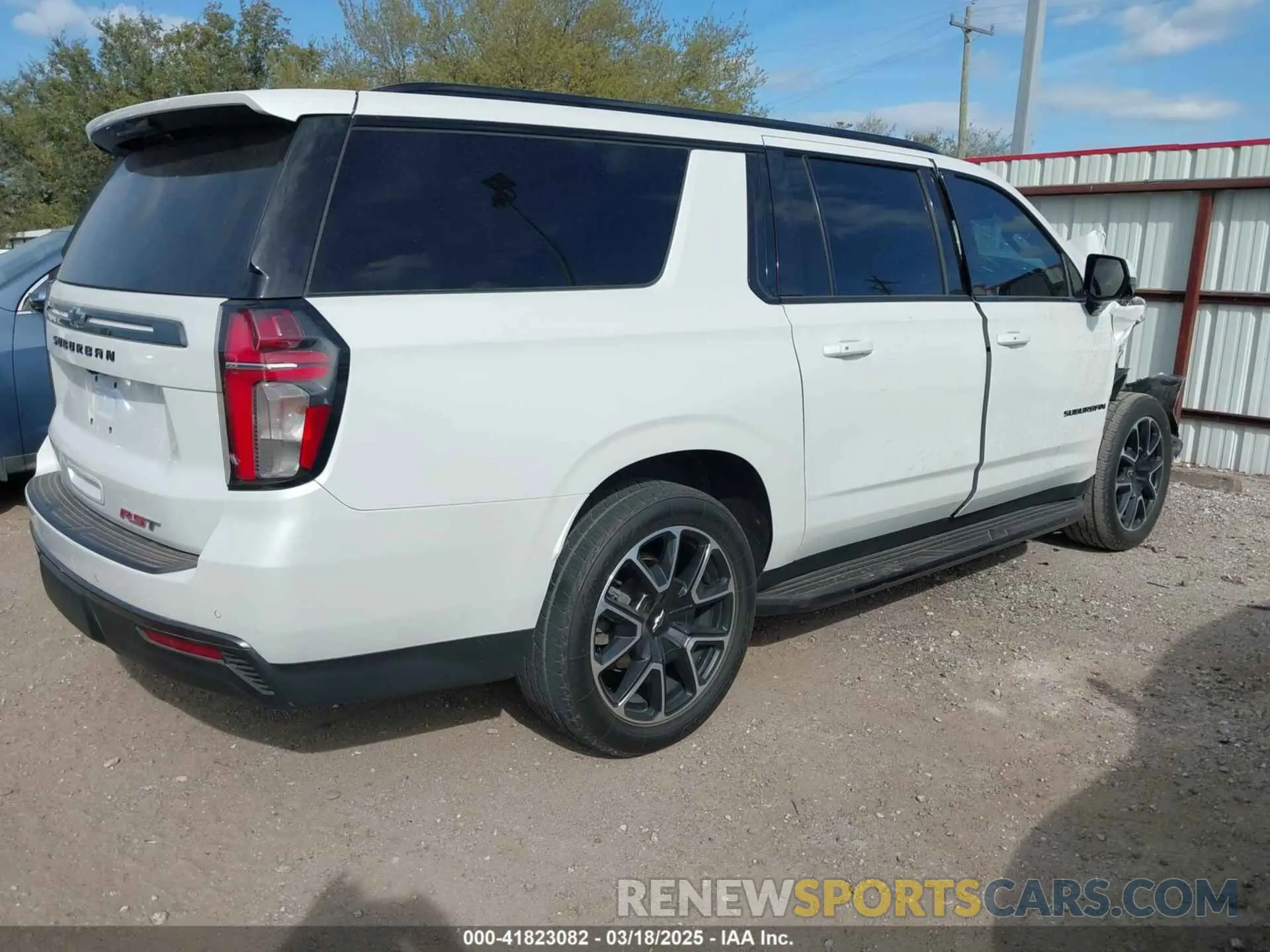 4 Photograph of a damaged car 1GNSCEKD7MR348710 CHEVROLET SUBURBAN 2021