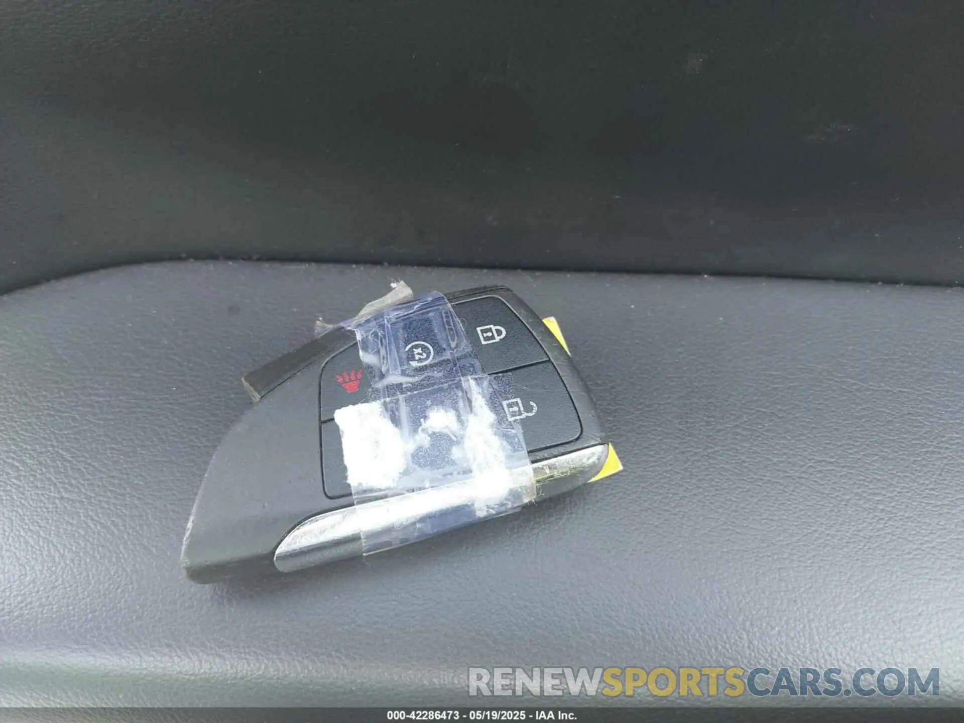 11 Photograph of a damaged car 1GNSCFKD4MR307179 CHEVROLET SUBURBAN 2021