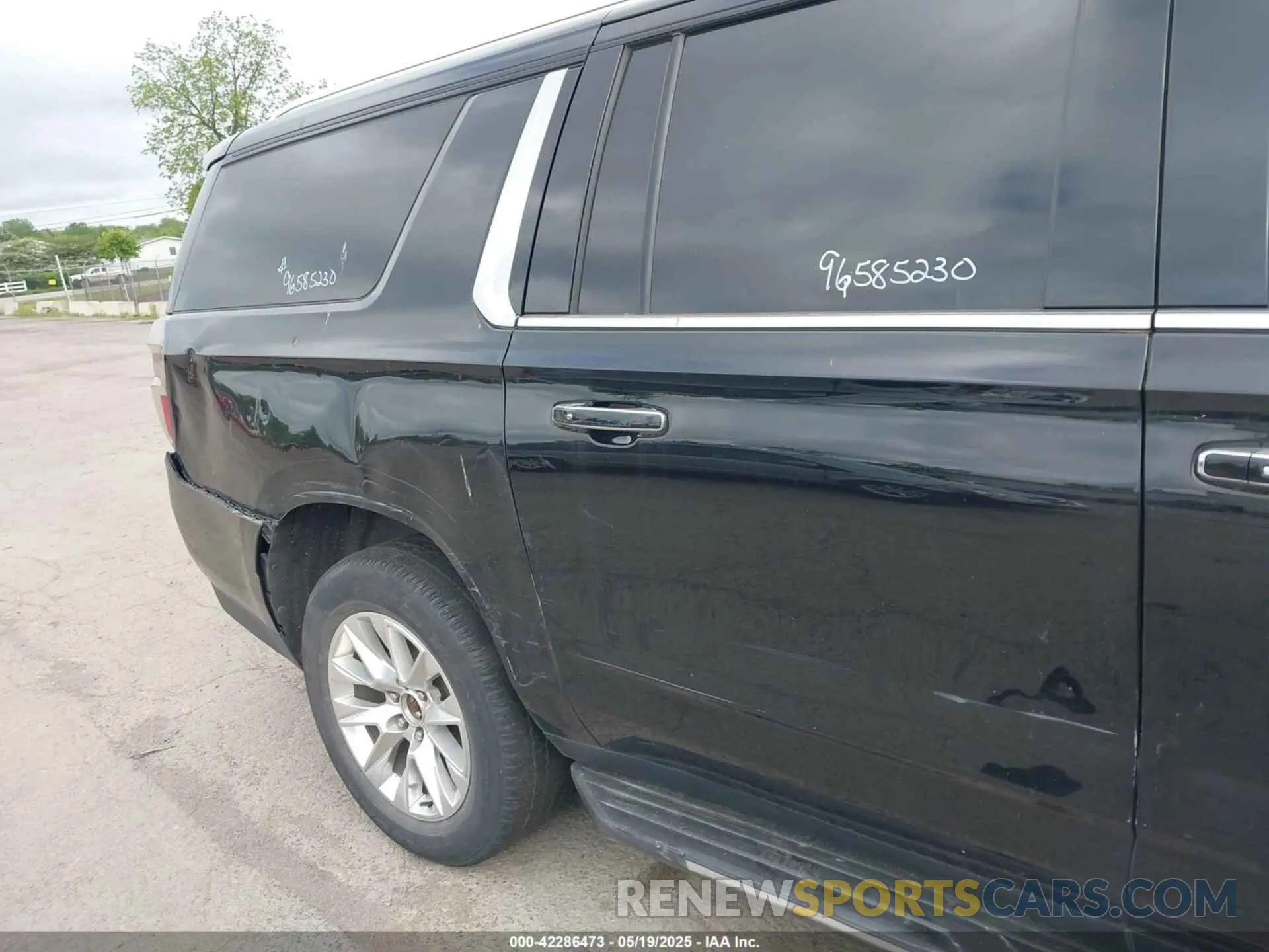 18 Photograph of a damaged car 1GNSCFKD4MR307179 CHEVROLET SUBURBAN 2021