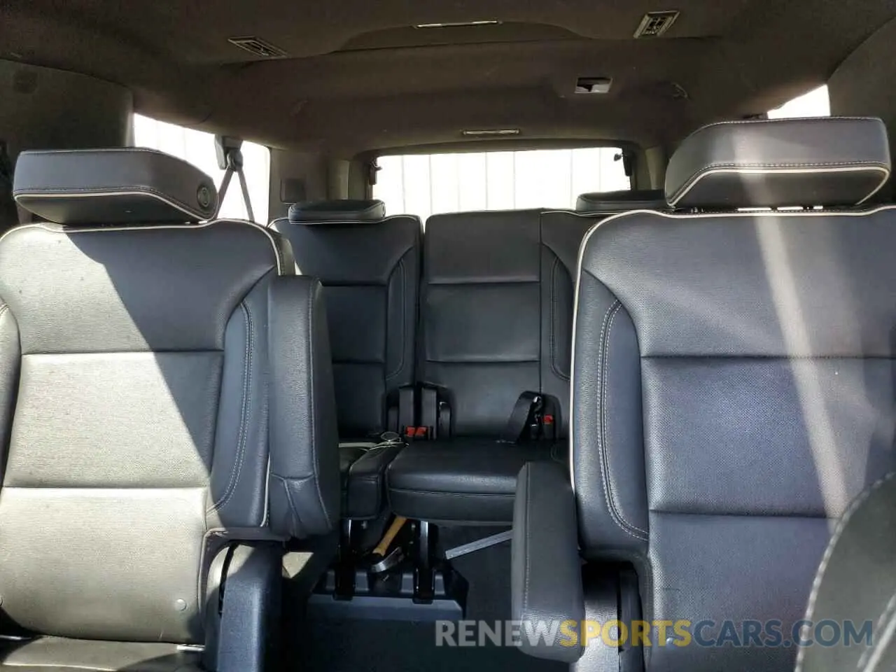 10 Photograph of a damaged car 1GNSCFKD6MR312402 CHEVROLET SUBURBAN 2021