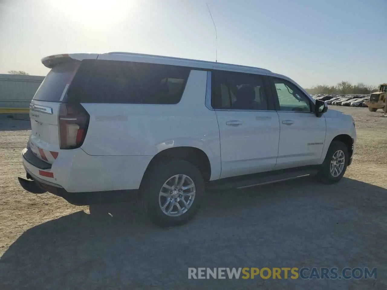 3 Photograph of a damaged car 1GNSKBKD9MR259044 CHEVROLET SUBURBAN 2021