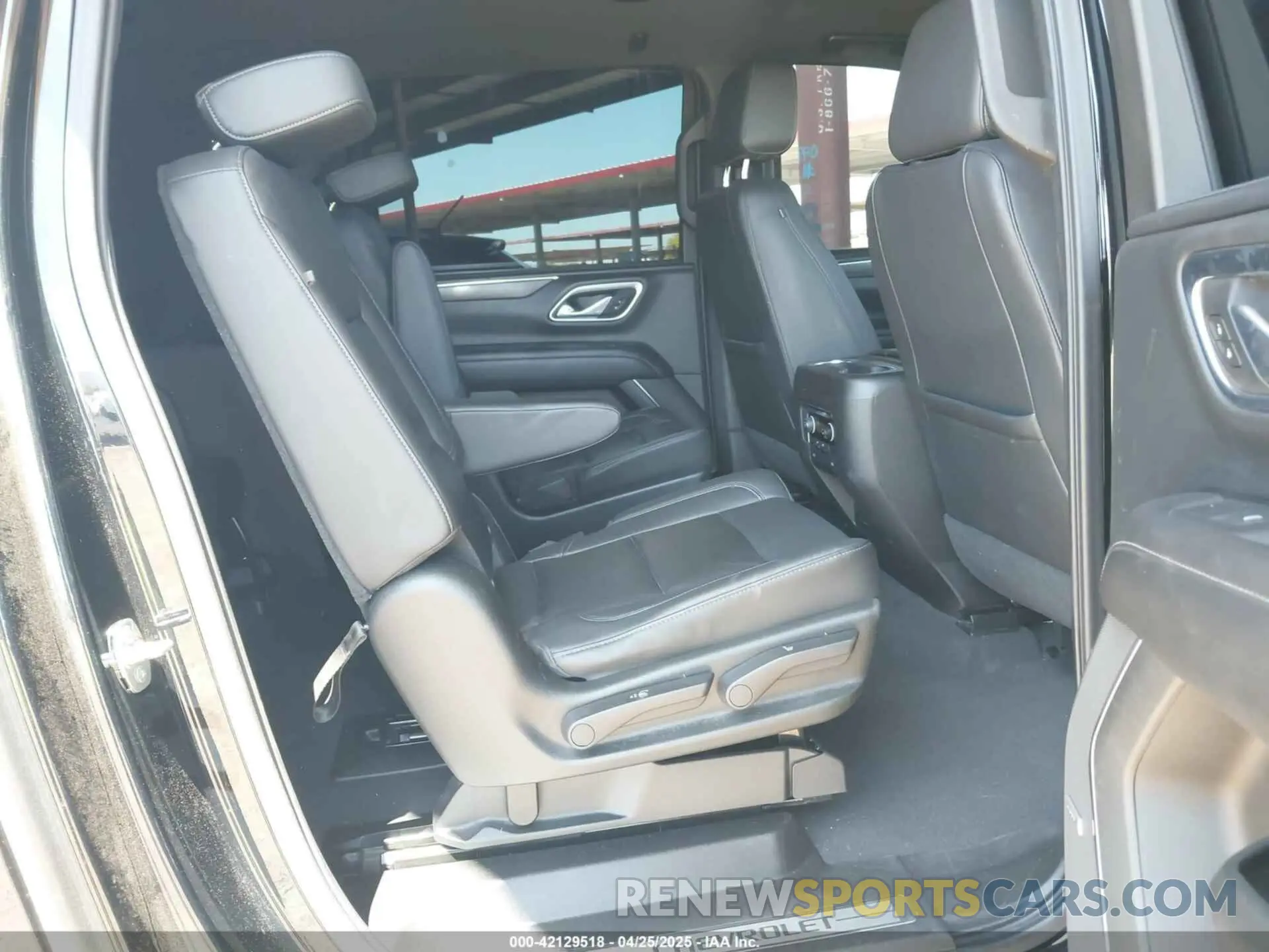 8 Photograph of a damaged car 1GNSKCKD0MR123858 CHEVROLET SUBURBAN 2021