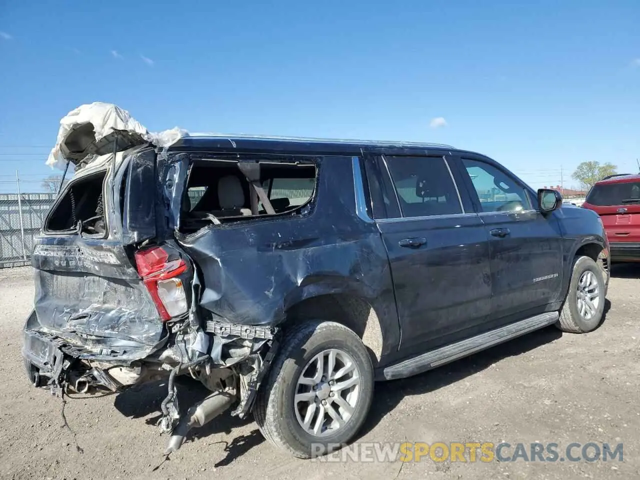 3 Photograph of a damaged car 1GNSKCKD4MR386404 CHEVROLET SUBURBAN 2021