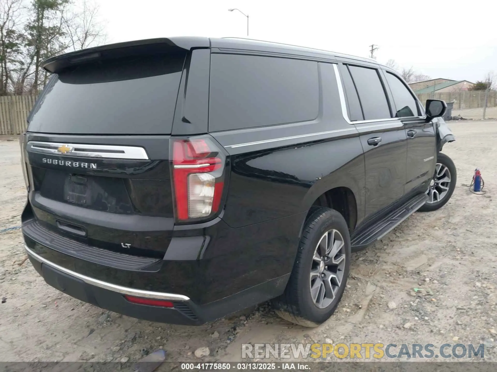 4 Photograph of a damaged car 1GNSKCKD5MR391000 CHEVROLET SUBURBAN 2021