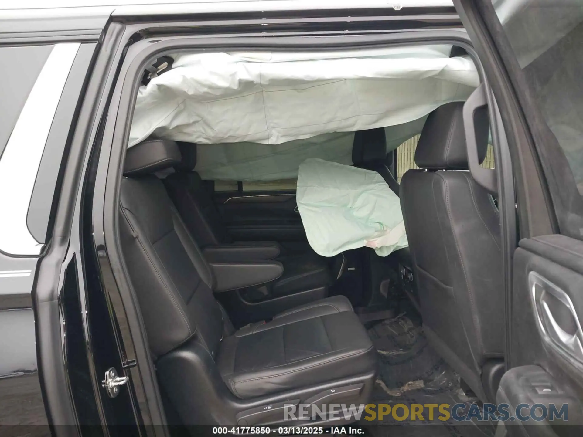 8 Photograph of a damaged car 1GNSKCKD5MR391000 CHEVROLET SUBURBAN 2021