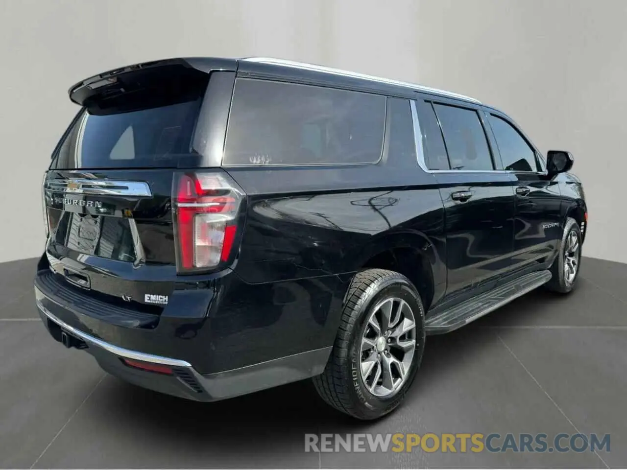 4 Photograph of a damaged car 1GNSKCKT9MR419646 CHEVROLET SUBURBAN 2021