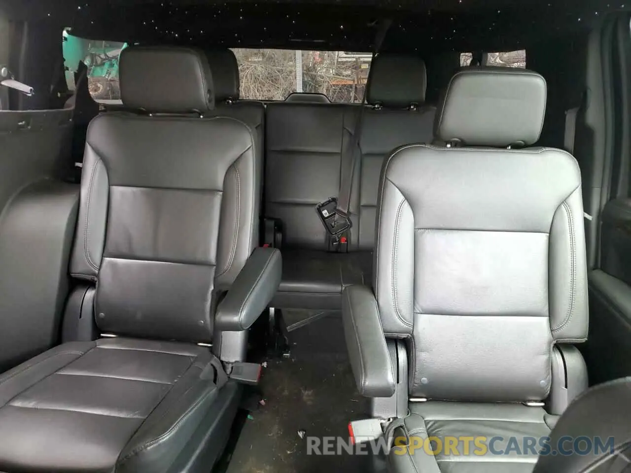 10 Photograph of a damaged car 1GNSKDKD3MR358924 CHEVROLET SUBURBAN 2021