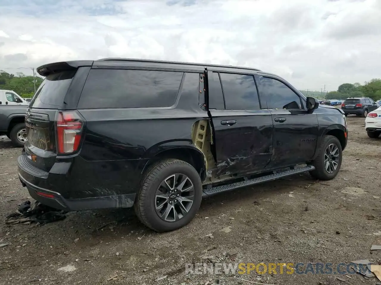3 Photograph of a damaged car 1GNSKDKD3MR358924 CHEVROLET SUBURBAN 2021