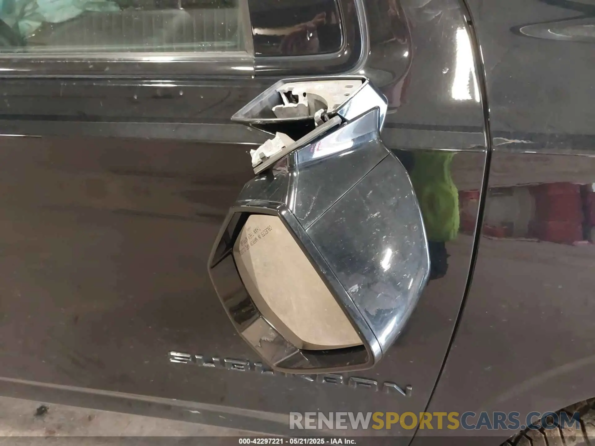 17 Photograph of a damaged car 1GNSKDKD4MR379877 CHEVROLET SUBURBAN 2021