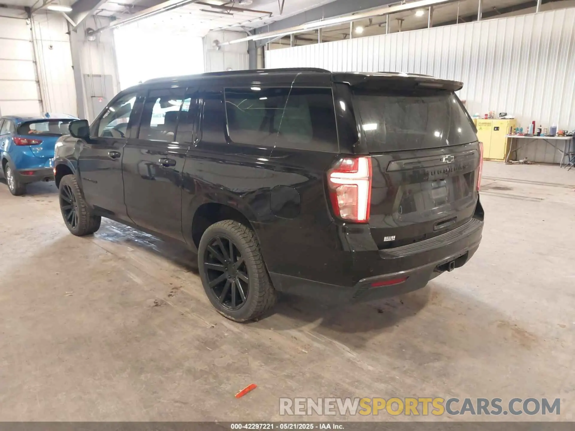 3 Photograph of a damaged car 1GNSKDKD4MR379877 CHEVROLET SUBURBAN 2021