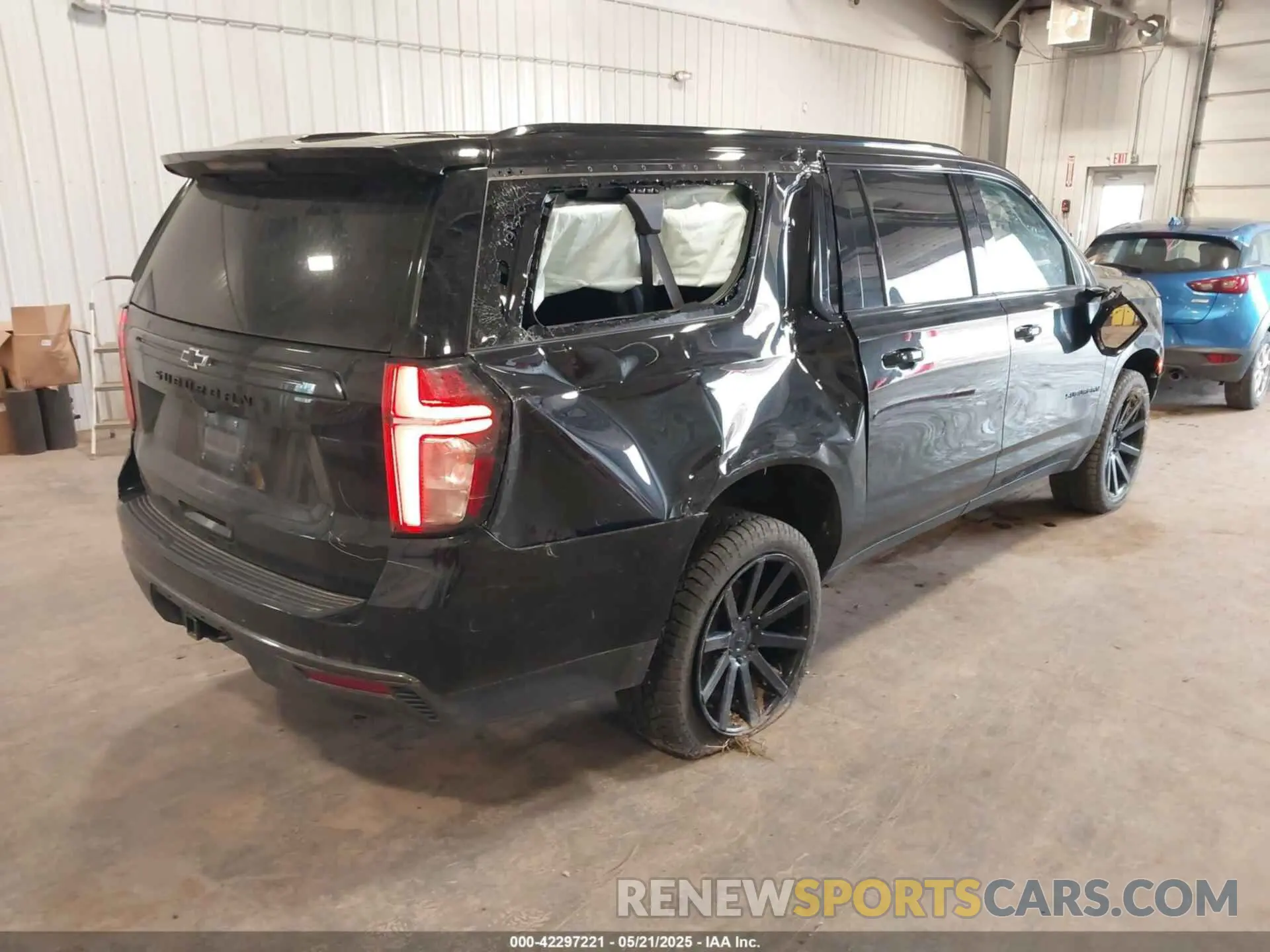 4 Photograph of a damaged car 1GNSKDKD4MR379877 CHEVROLET SUBURBAN 2021