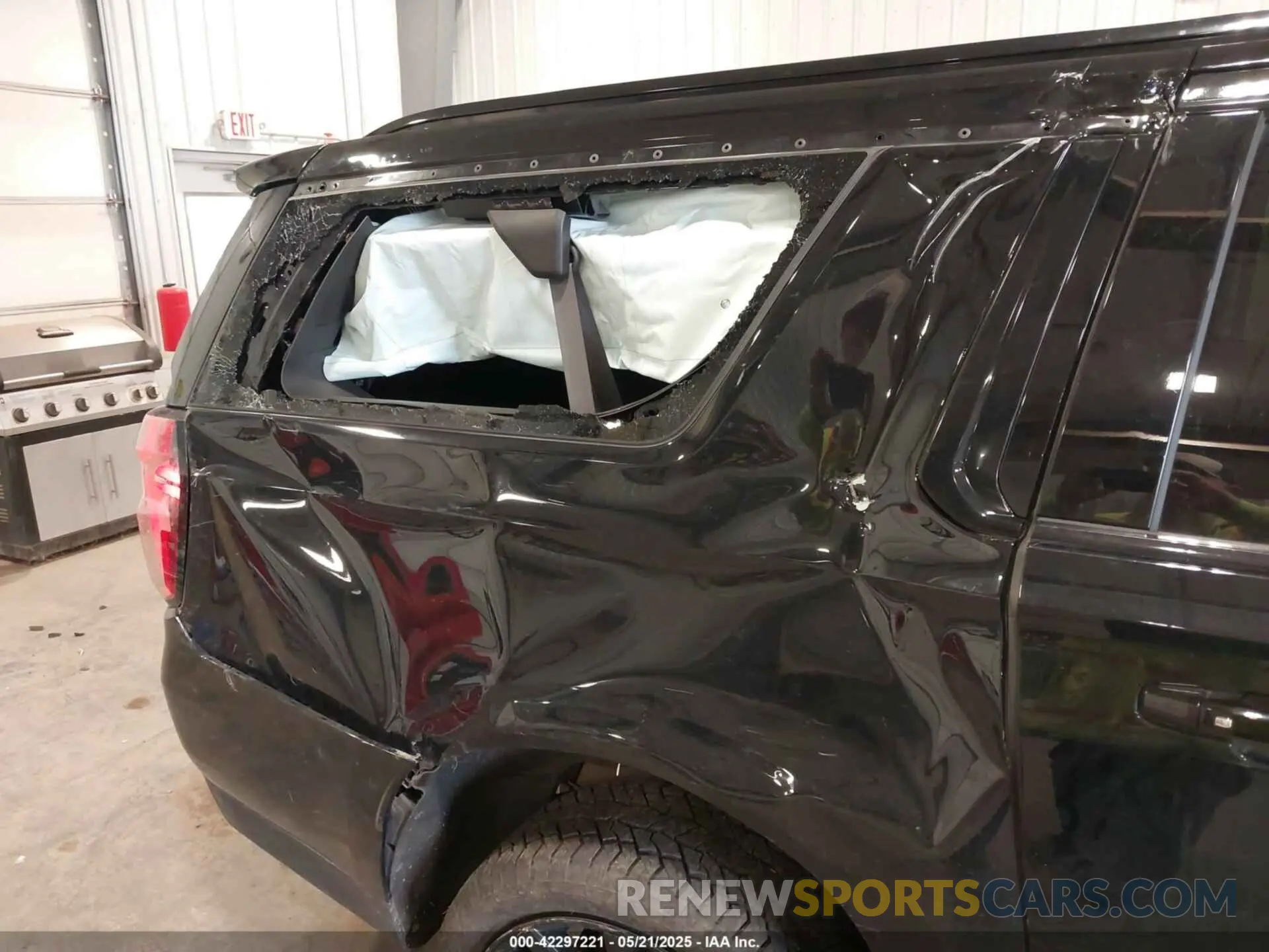 6 Photograph of a damaged car 1GNSKDKD4MR379877 CHEVROLET SUBURBAN 2021