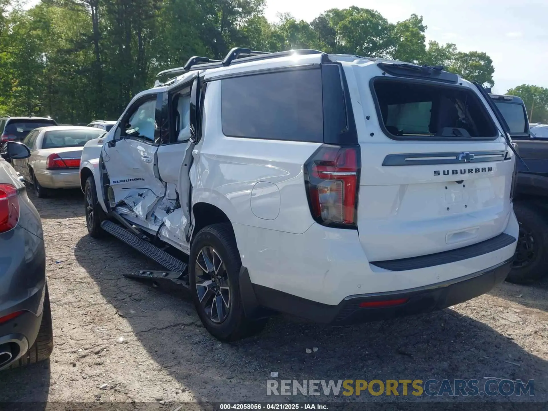 3 Photograph of a damaged car 1GNSKDKD4MR492681 CHEVROLET SUBURBAN 2021