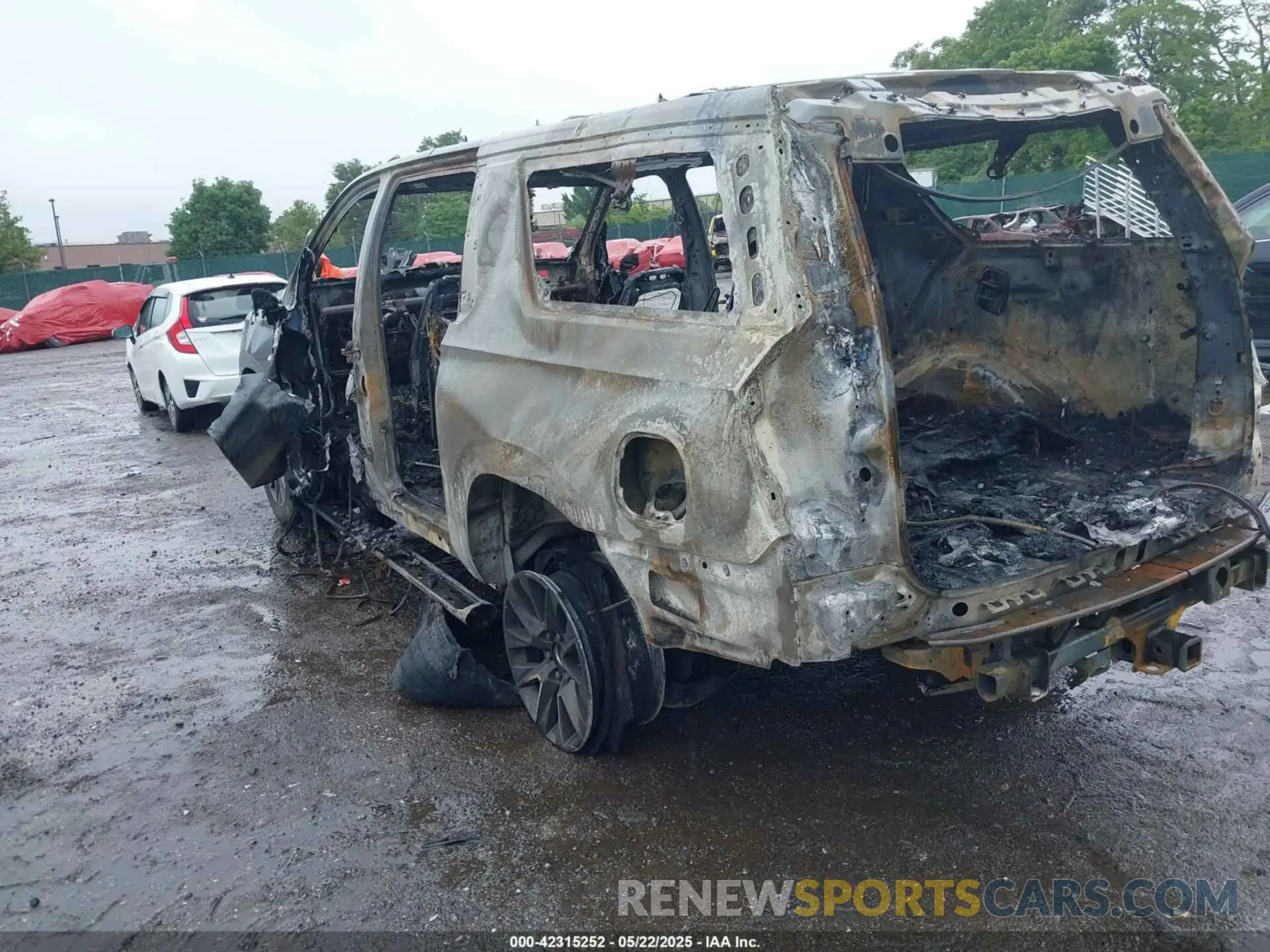 14 Photograph of a damaged car 1GNSKDKD6MR285032 CHEVROLET SUBURBAN 2021