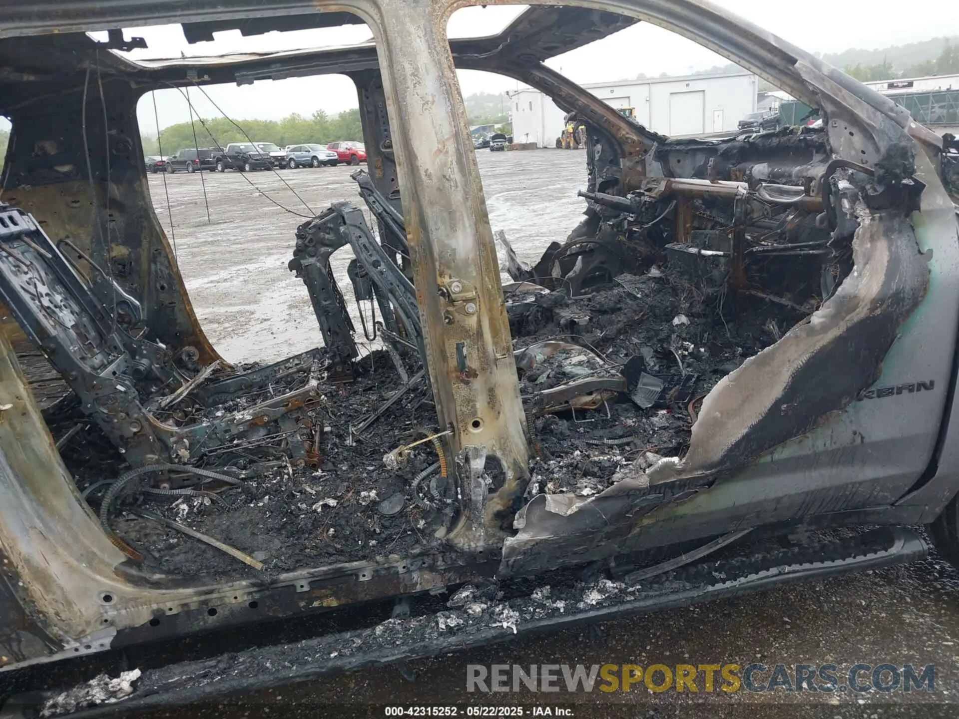 17 Photograph of a damaged car 1GNSKDKD6MR285032 CHEVROLET SUBURBAN 2021