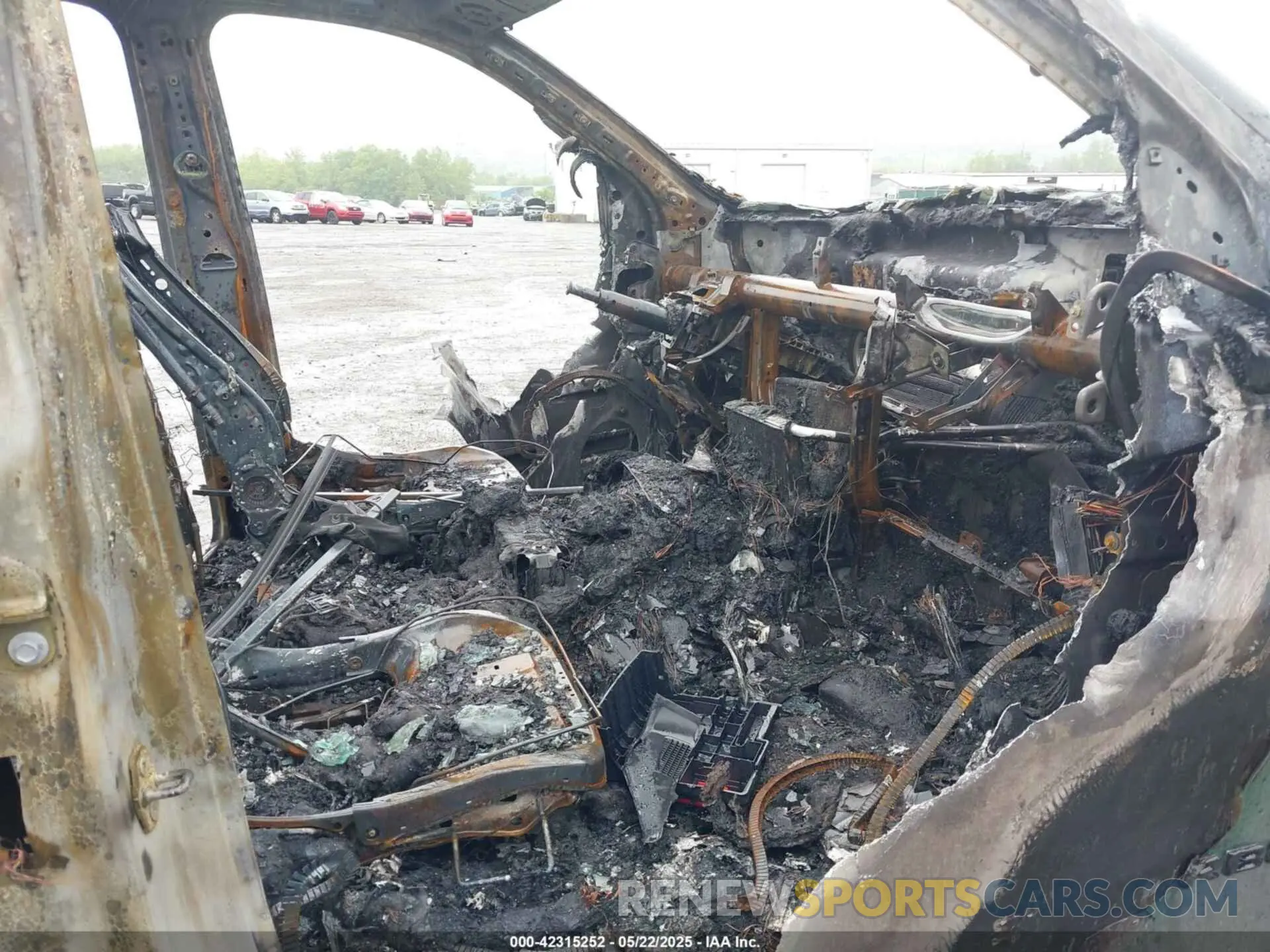 5 Photograph of a damaged car 1GNSKDKD6MR285032 CHEVROLET SUBURBAN 2021