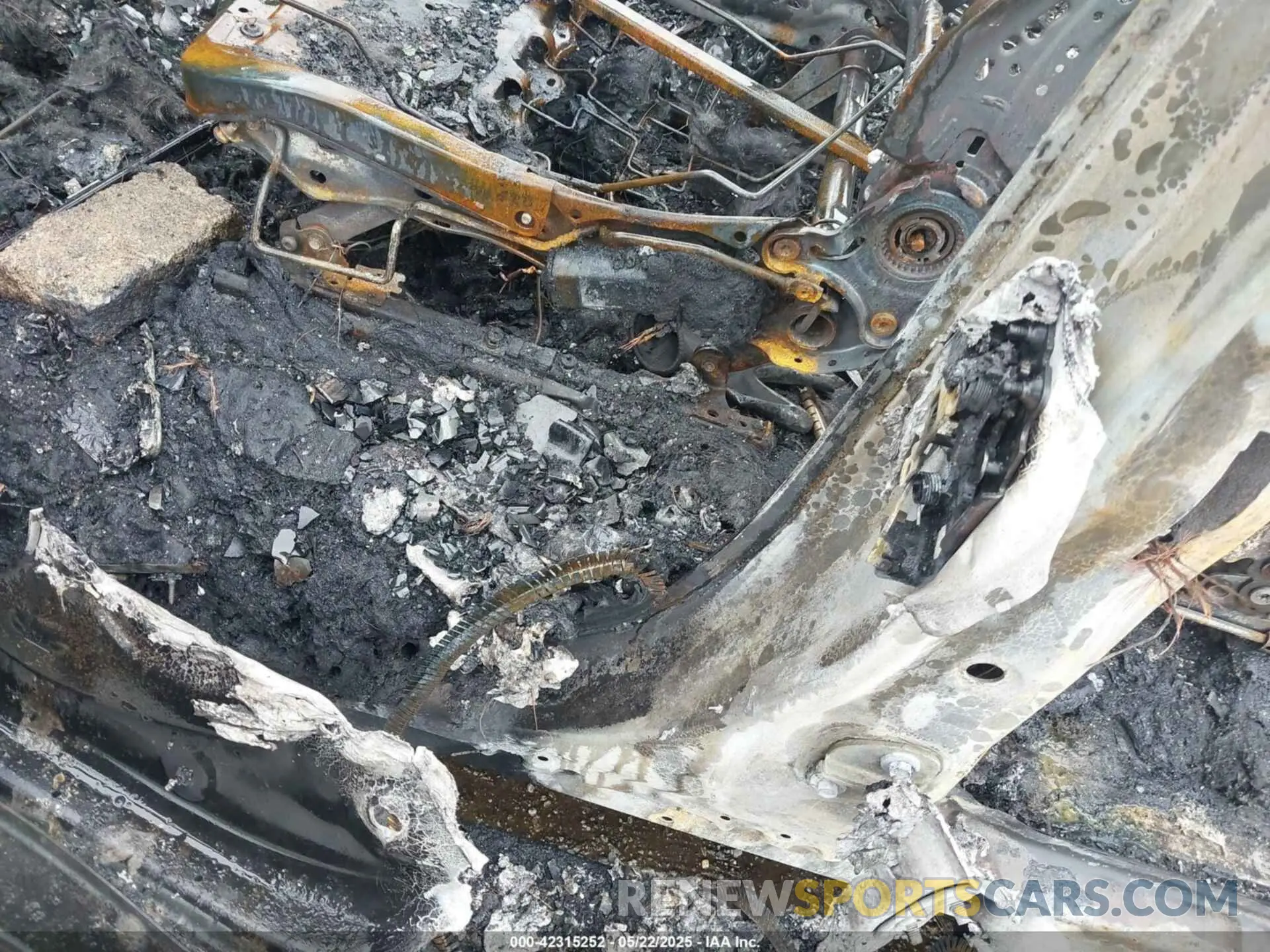 9 Photograph of a damaged car 1GNSKDKD6MR285032 CHEVROLET SUBURBAN 2021
