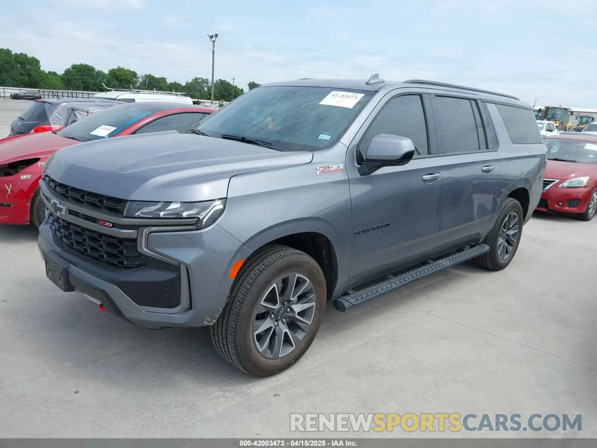 2 Photograph of a damaged car 1GNSKDKD8MR375007 CHEVROLET SUBURBAN 2021