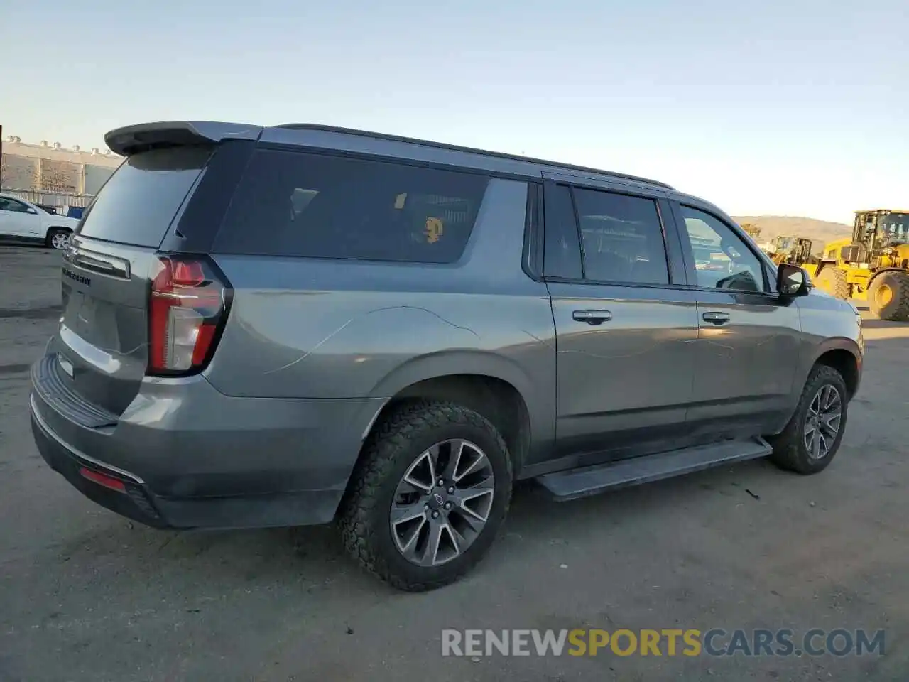 3 Photograph of a damaged car 1GNSKDKDXMR310076 CHEVROLET SUBURBAN 2021