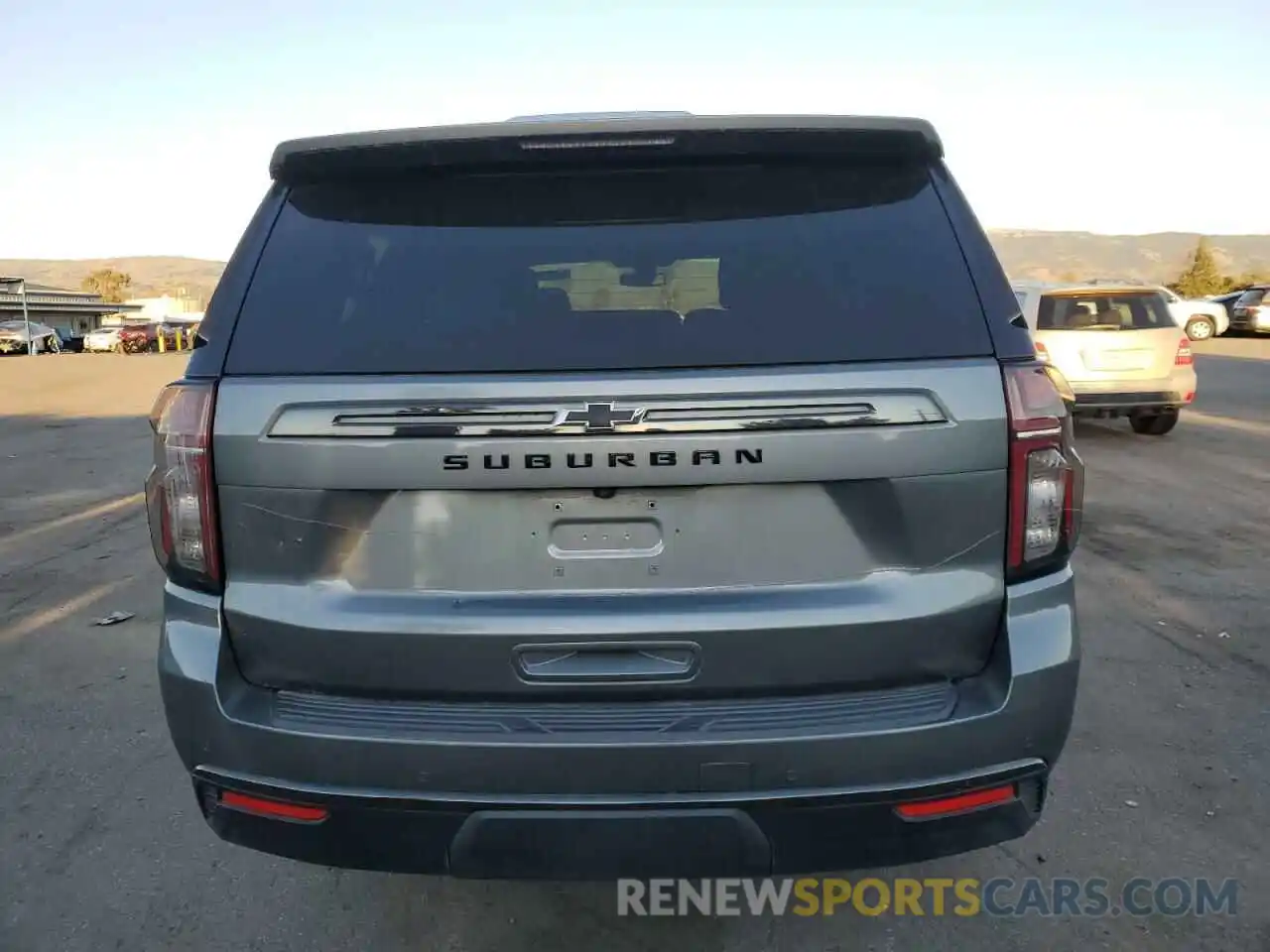 6 Photograph of a damaged car 1GNSKDKDXMR310076 CHEVROLET SUBURBAN 2021