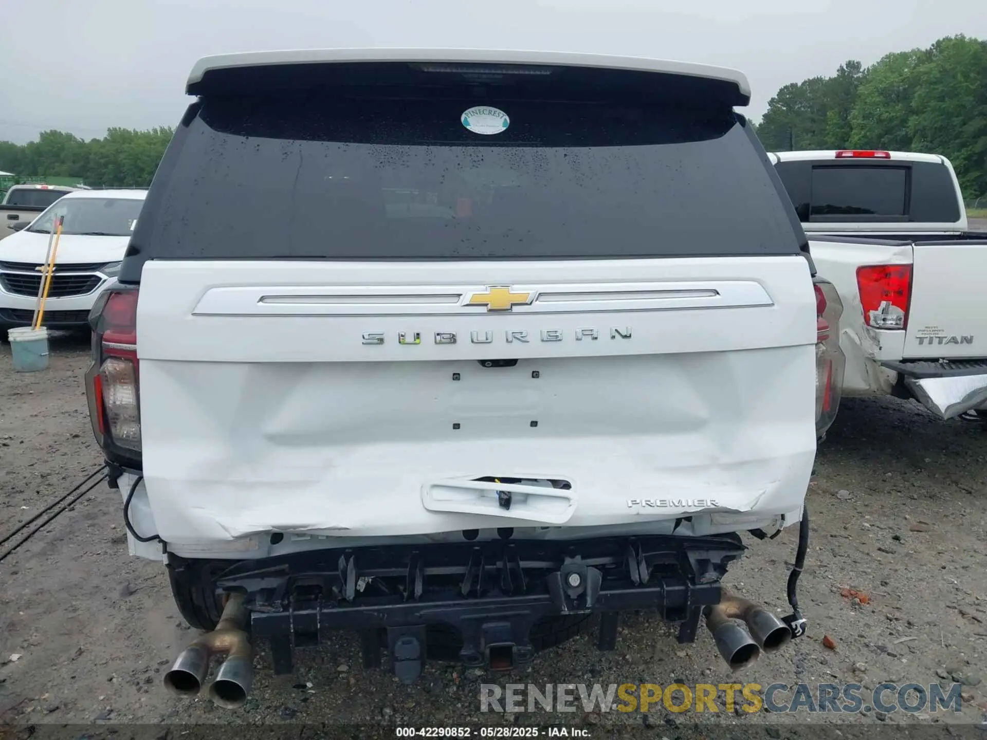 17 Photograph of a damaged car 1GNSKFKD0MR282462 CHEVROLET SUBURBAN 2021