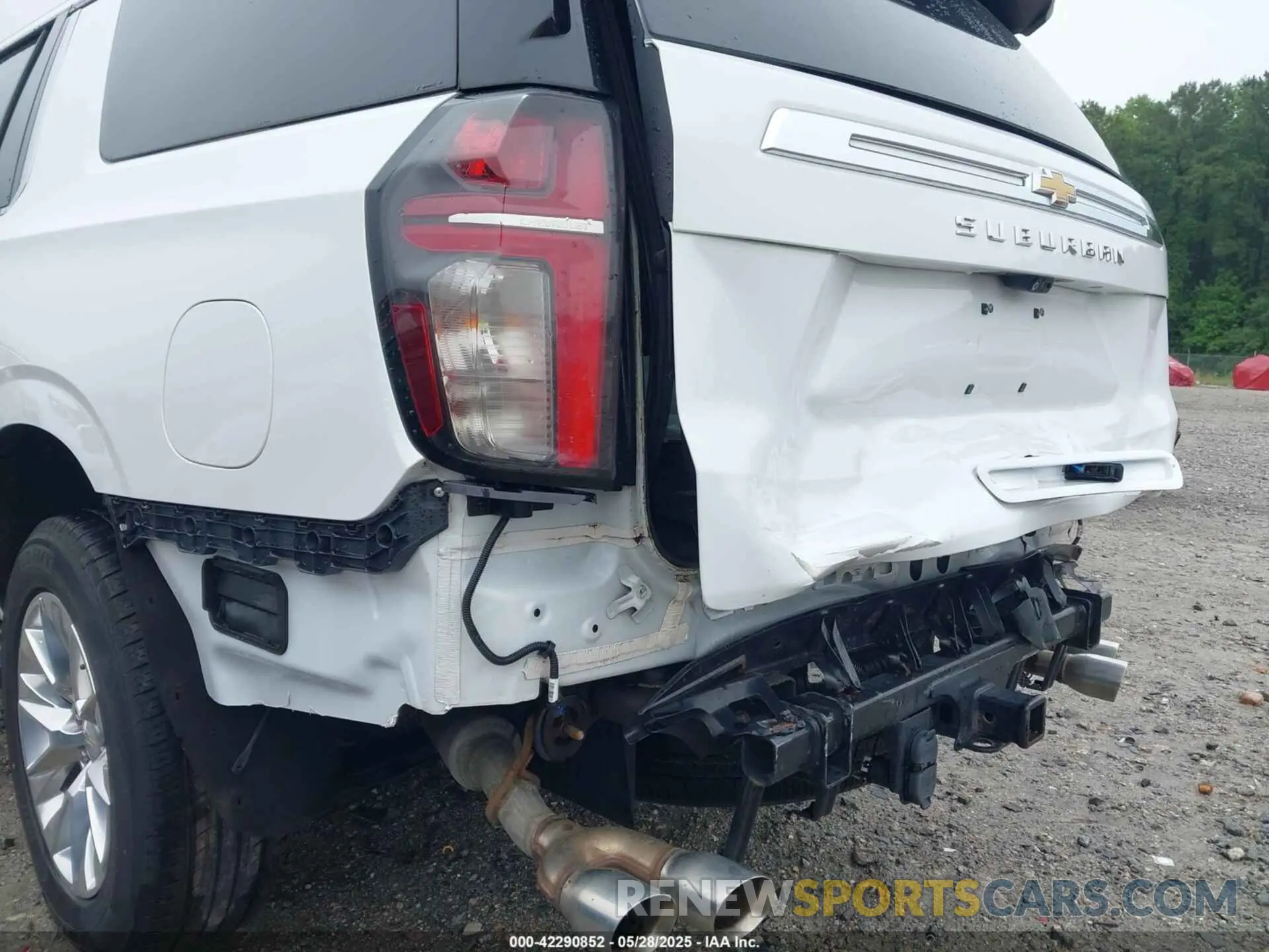 18 Photograph of a damaged car 1GNSKFKD0MR282462 CHEVROLET SUBURBAN 2021