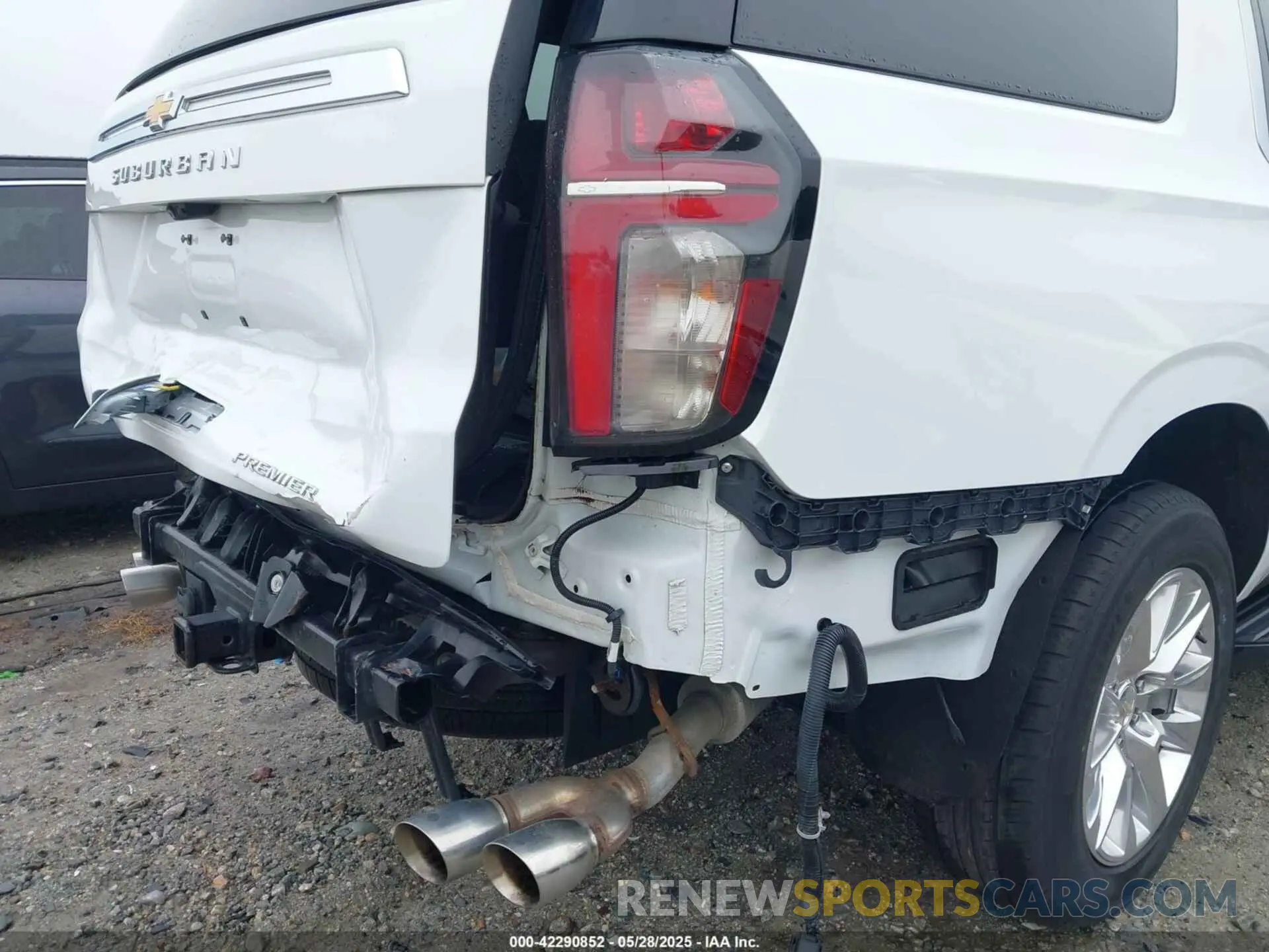 19 Photograph of a damaged car 1GNSKFKD0MR282462 CHEVROLET SUBURBAN 2021