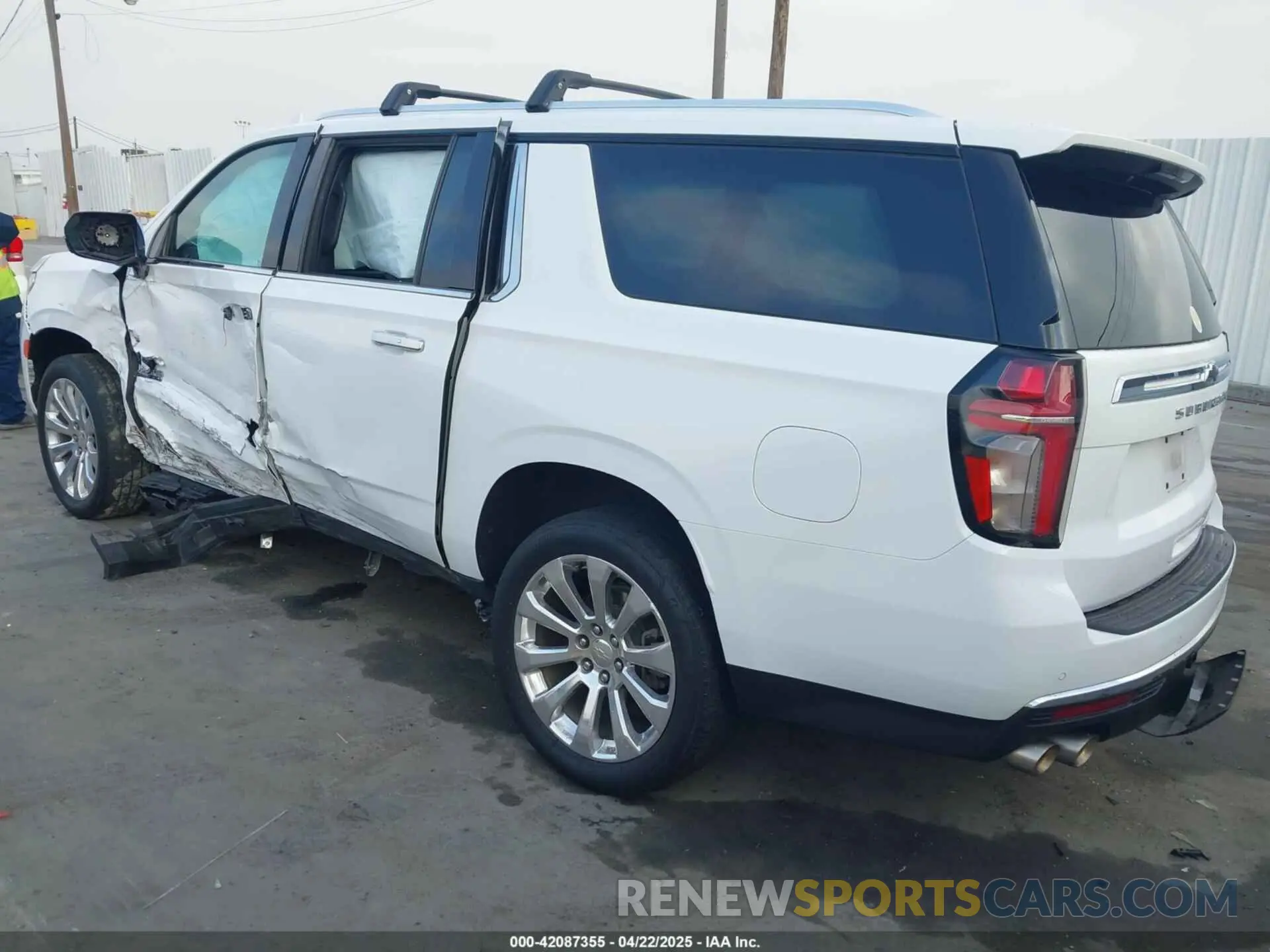 3 Photograph of a damaged car 1GNSKFKDXMR185737 CHEVROLET SUBURBAN 2021