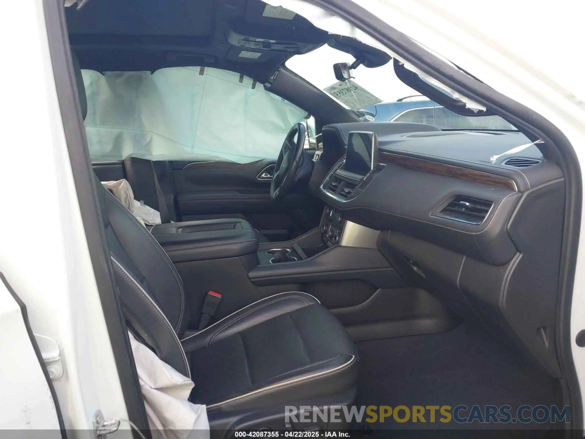 5 Photograph of a damaged car 1GNSKFKDXMR185737 CHEVROLET SUBURBAN 2021