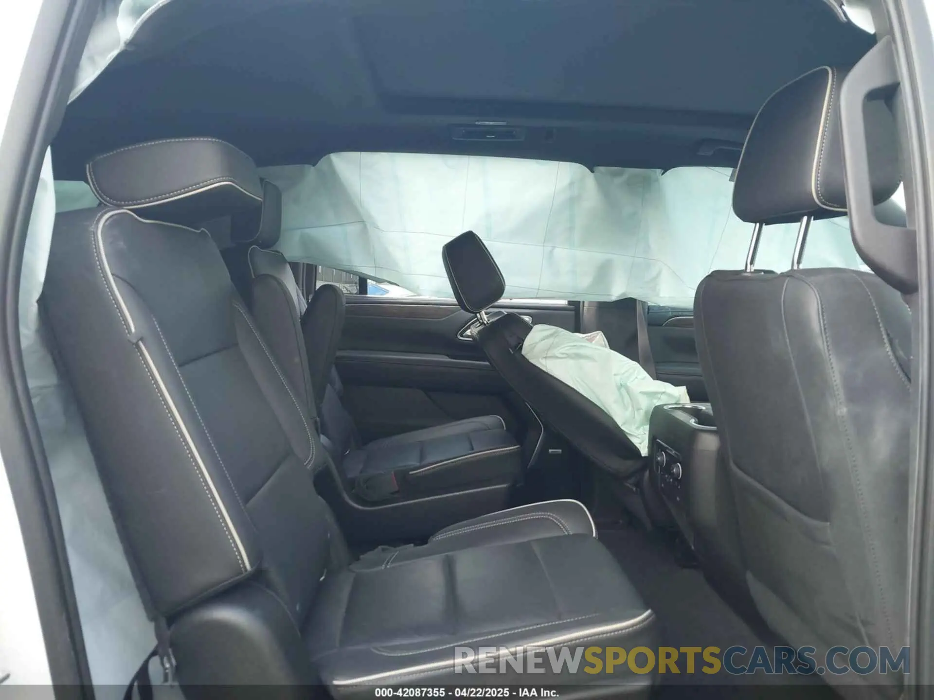 8 Photograph of a damaged car 1GNSKFKDXMR185737 CHEVROLET SUBURBAN 2021