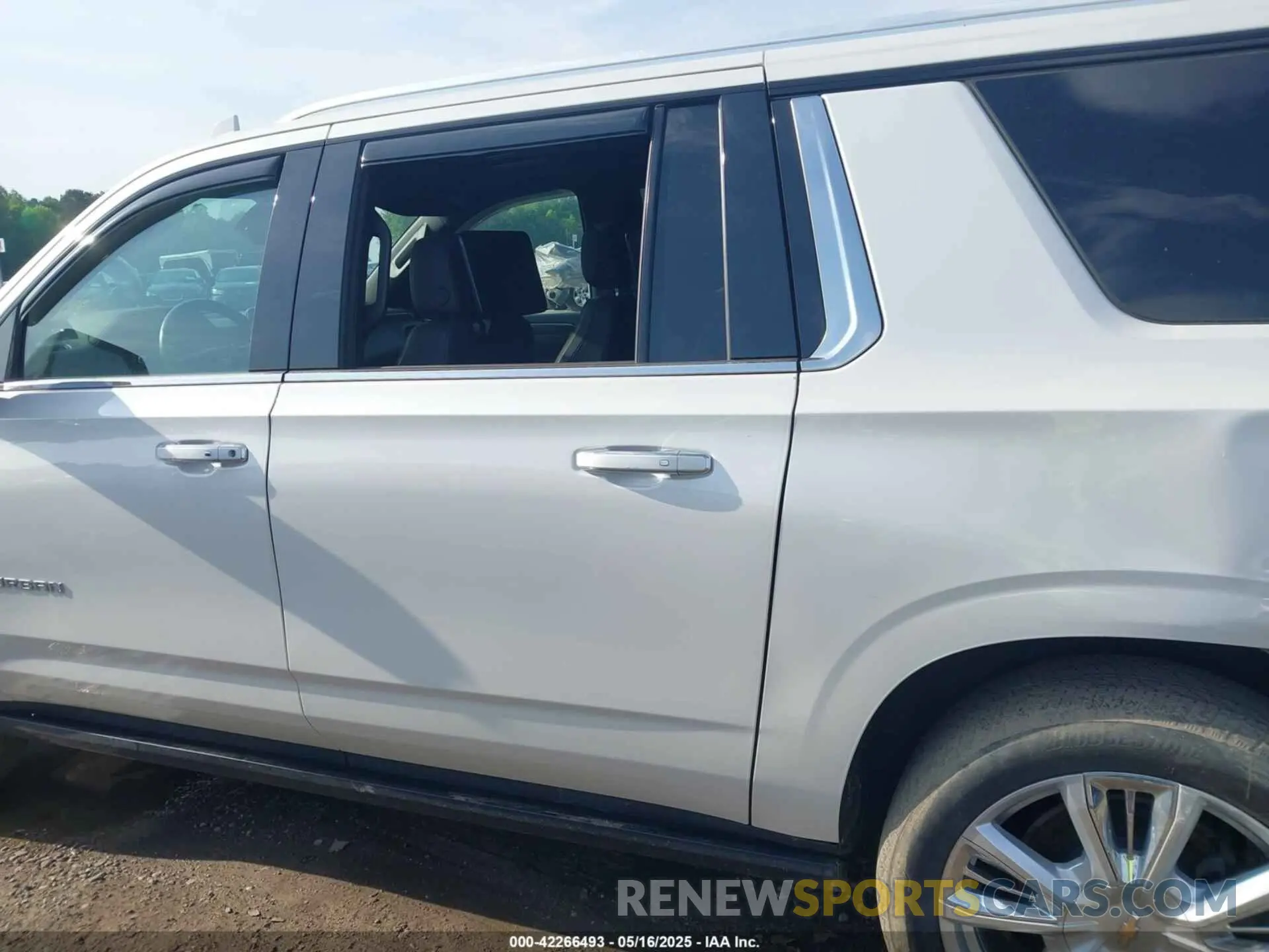 14 Photograph of a damaged car 1GNSKGKL6MR429056 CHEVROLET SUBURBAN 2021