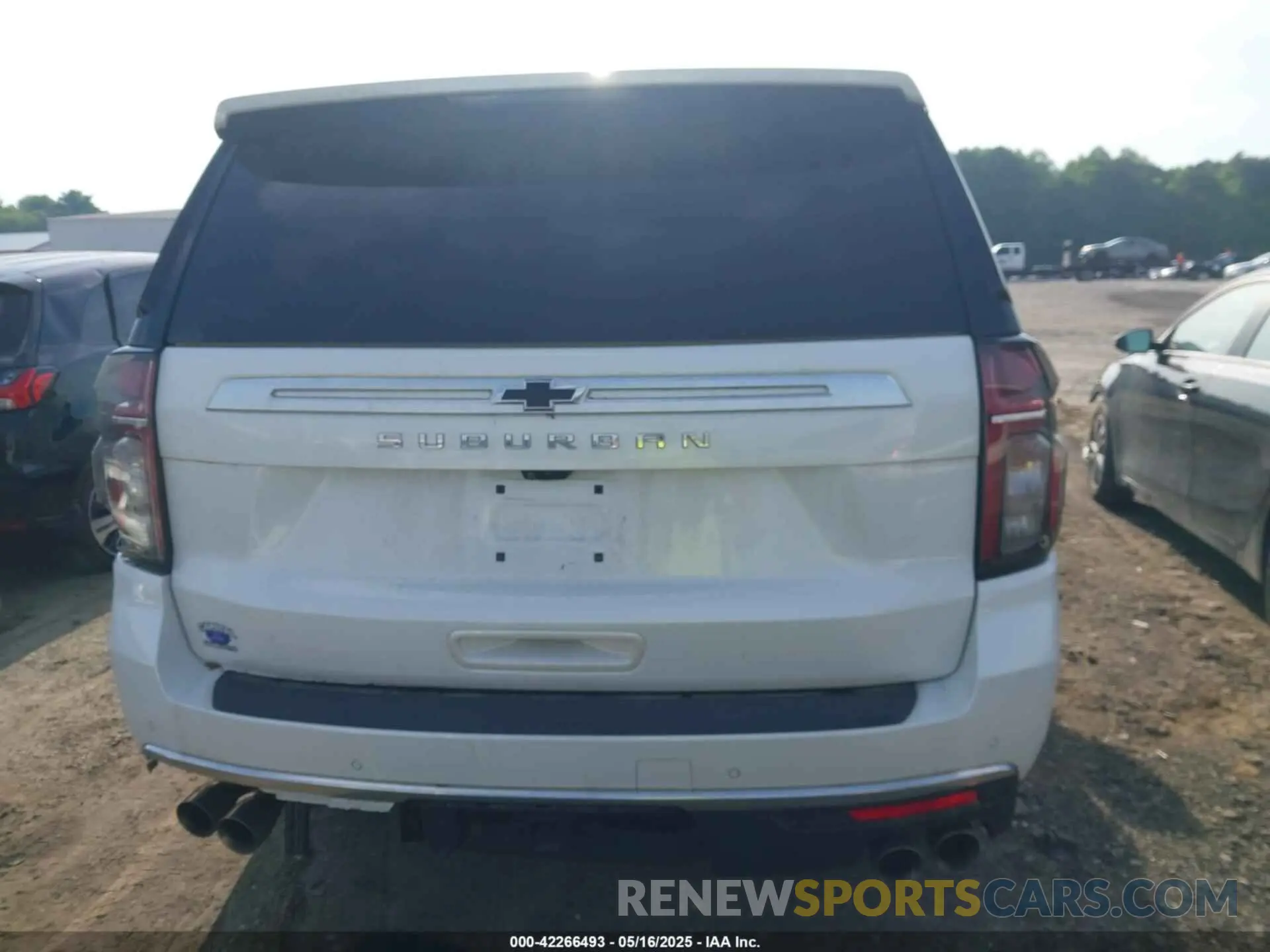 16 Photograph of a damaged car 1GNSKGKL6MR429056 CHEVROLET SUBURBAN 2021