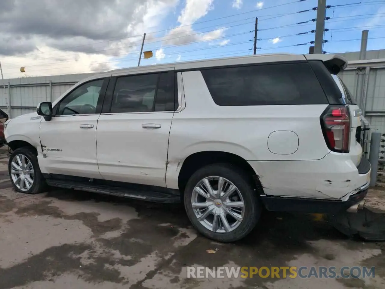 2 Photograph of a damaged car 1GNSKGKL7MR480646 CHEVROLET SUBURBAN 2021