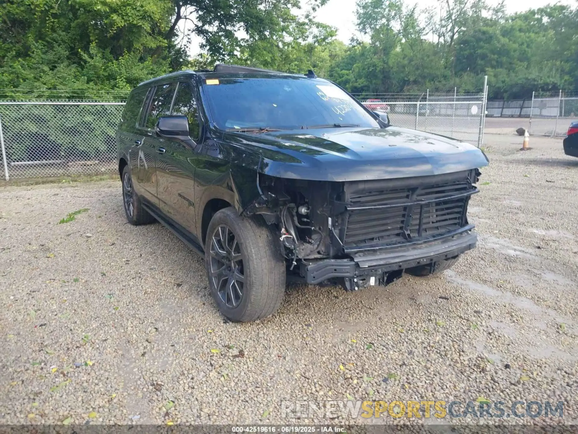 1 Photograph of a damaged car 1GNSKGKLXMR220886 CHEVROLET SUBURBAN 2021